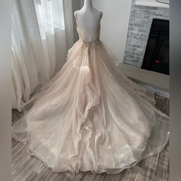 Sottero and Midgely by Maggie Sottero Wedding Dress
Style Amelie-6SR861 - Picture 8 of 15